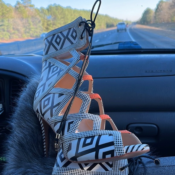 SeXXXy Stiletto Heels w/ Geometric Patterns and Cool Cutouts - Picture 4 of 13